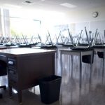 安省教育局将教室垃圾桶移至走廊引发争议