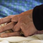 應否容許醫生以宗教理由拒絕提供安樂死 加拿大人意見嚴重分歧