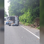 完美巧遇贼翻车 跳车滚坡躲车里荒谬逃亡 “波丽士”被逗笑了!