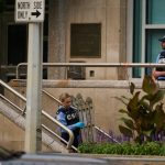 顾及公众安全 多市警方中止追捕美领事馆枪击案疑犯