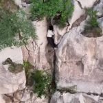 山西大命女看日出踩空堕百米悬崖 奇蹟“摄”入离地40米岩缝获救︱有片