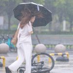 台风“巴威”浙江玉环登陆 中心附近最高风力13级