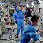 神舟二十三号|乘组太空之旅满两月 黎家盈进行多项在轨脑电测试|有片