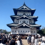 日本“愚公移城”|1800人合力拖动400吨弘前城2.22米 82岁翁相隔11年再上阵