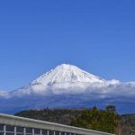 富士山|45岁台女攻顶下山摔断脚 困七合目由救难队抬走