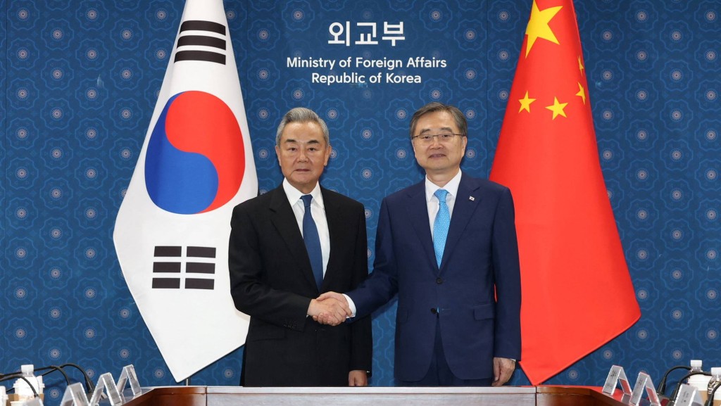 王毅访韩晤外长赵显  探讨11月深圳APEC峰会中韩领袖会谈