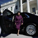 习特会|两国第一夫人衣着受关注 外媒报道彭丽媛以流利英语与梅拉尼娅交谈
