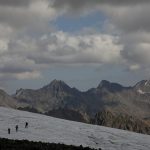 俄高加索山脉 | 33人登山队遇雪崩 至少11死6伤 6人仍失踪