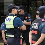 南韩警示范电击枪射中学生大腿 辩称“没电流”未送医挨轰
