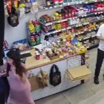 怀孕9个月女店员阻高买遭推撞 吓至发抖哭泣 盼当局“做点事”