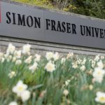 西门菲沙大学生物系秋季开学要求学生及教师佩戴口罩