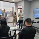 本拿比市长批特朗普:他摧毁了世界