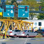 市中心道路突然塌陷 坠街砸毁多车4人死!