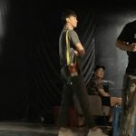 在旁边给郑爽端茶倒水的年轻人 居然是…