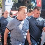 【视频】出席活动突遭偷袭 施瓦辛格:以为被人群挤了一下