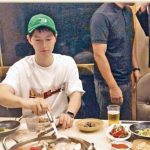 宋仲基离婚后现身 戴绿色帽子