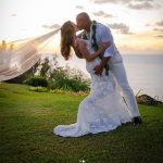 巨石强森结婚了 海边深吻绝美婚纱照曝光!