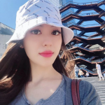 郎朗妻子晒近照 睫毛纤长 电眼动人