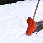 加拿大卫生部警告:这个冬天铲雪可是致命的…